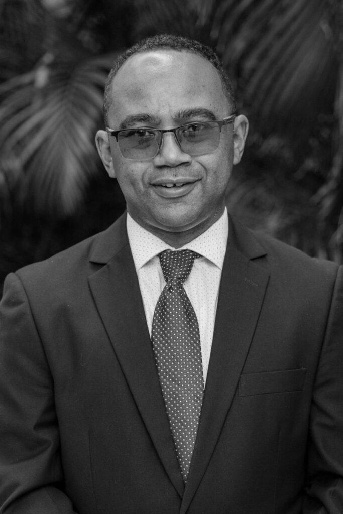 Robert-Hall